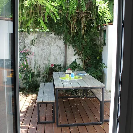 Maison Calme Et Ensoleillee A Vakantiehuis *